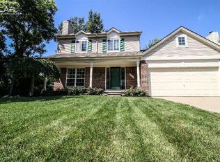 725 2nd St, Fenton, MI 48430