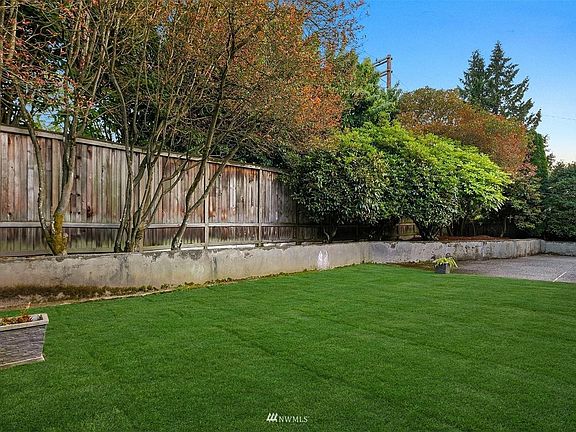 2nd image of 10151 NE 116th Pl