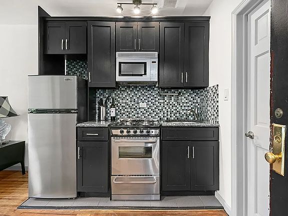 3rd image of 513 E 5th St #3A