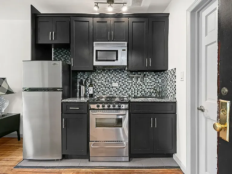 513 E 5th St #3A — Photo 3