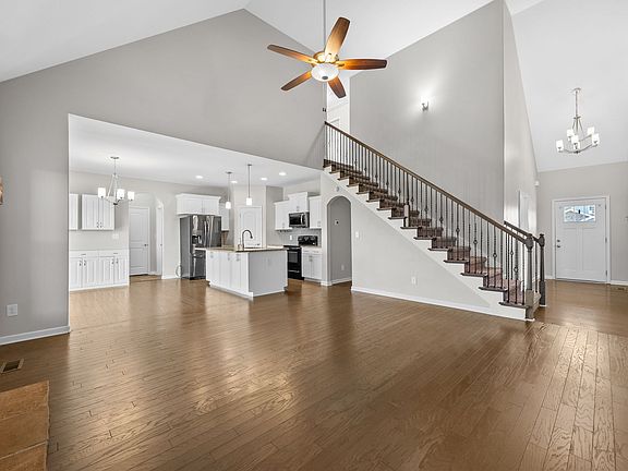 5th image of 100 Kildeer Dr