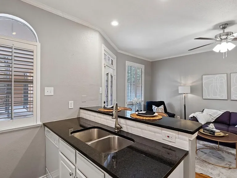 6318 Richmond Ave — Photo 11