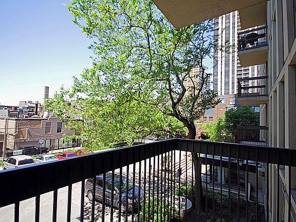5th image of 1660 N La Salle Dr APT 206