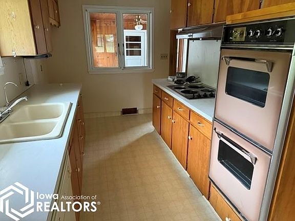 3rd image of 312 E Overmeyer Dr