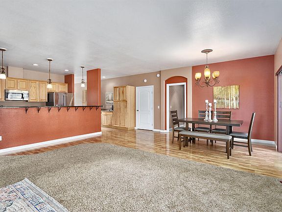 4th image of 163 Sierra Heights St
