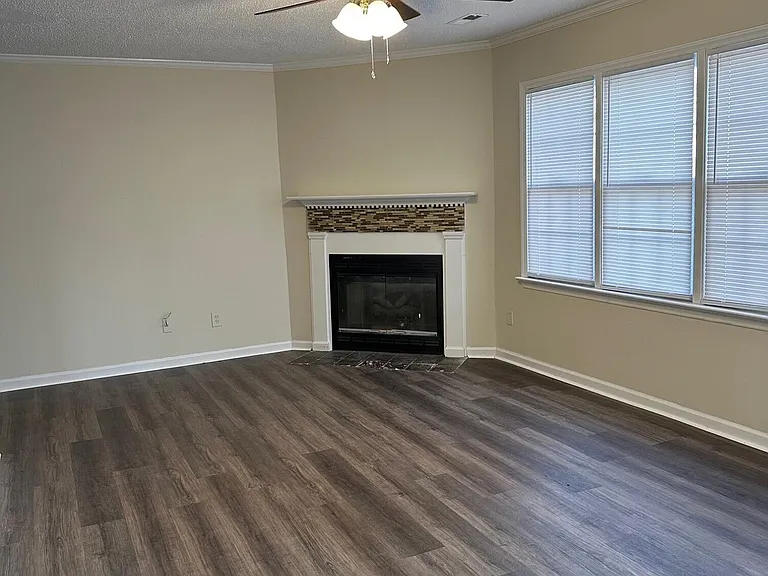 1119 Grovemont Dr #J6 — Photo 3