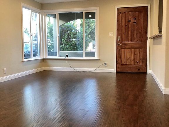 5th image of 231 Wisteria Dr
