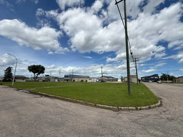 9806 96th Ave, Grande Prairie, AB T8V 0L9