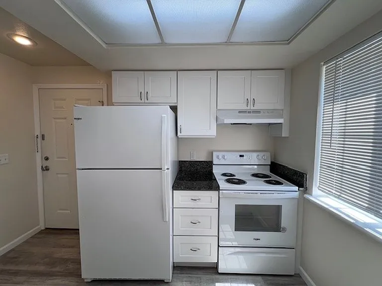 5684 Eagle Pkwy — Photo 8