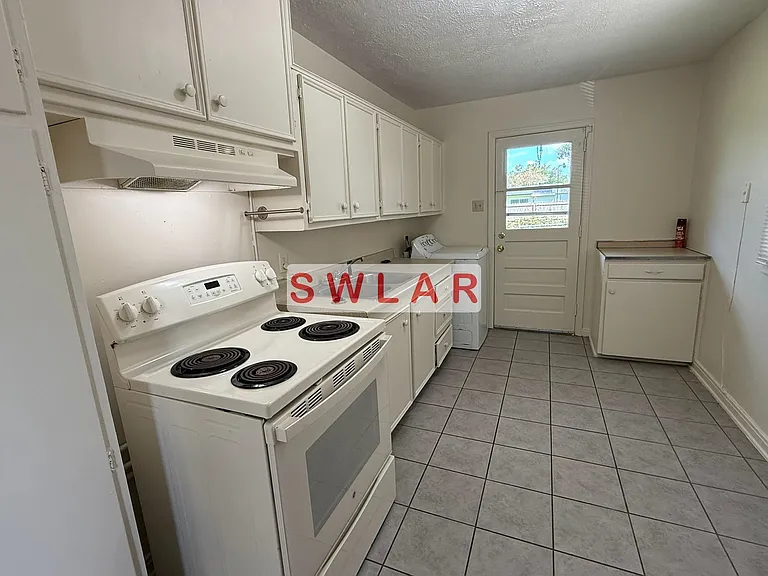 3542 Monroe St — Photo 7
