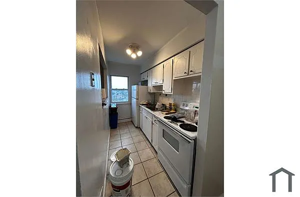Building Photo - 141 Voss Ave