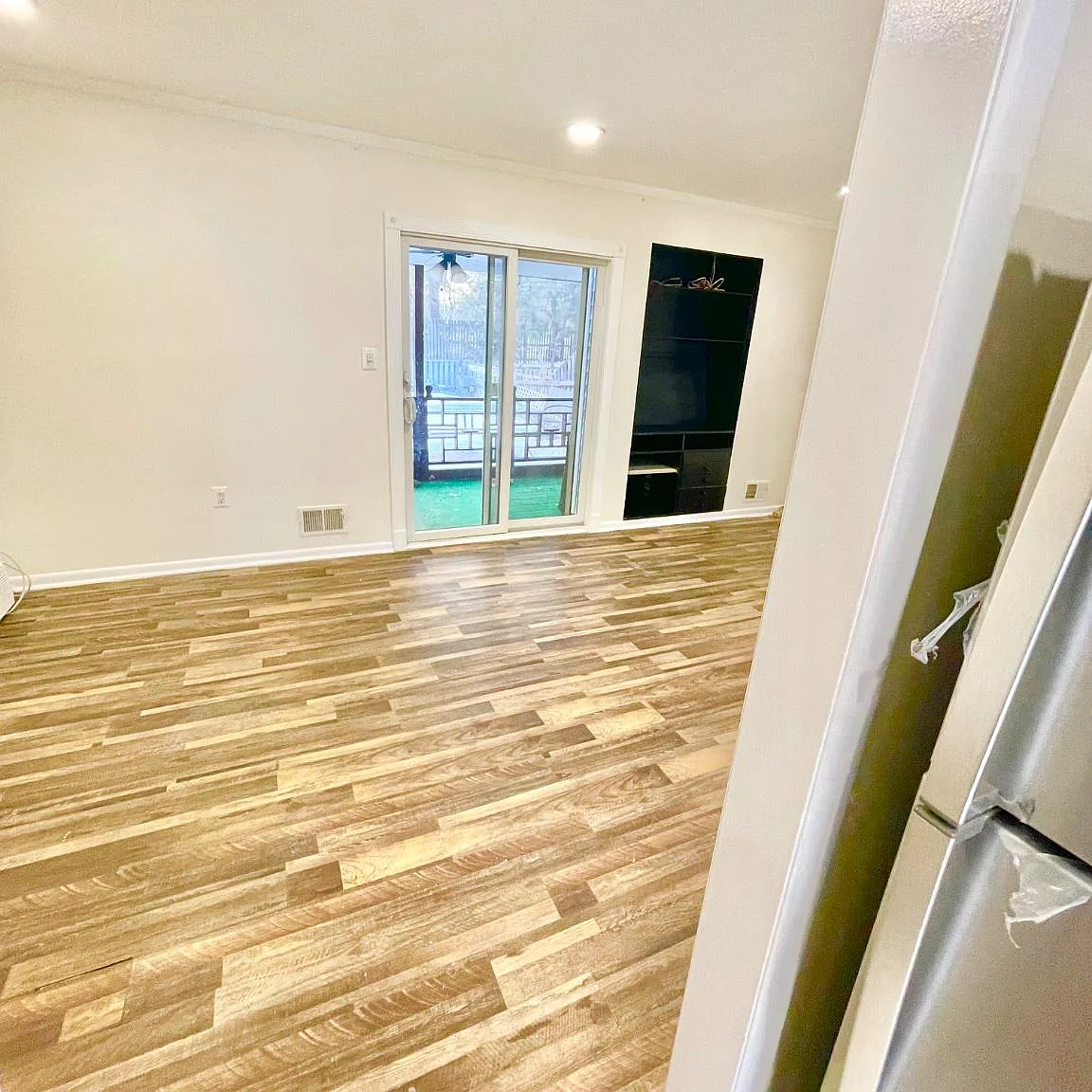3 bed, 1.5 bath, 1342 sqft, $3,250 — Photo 4