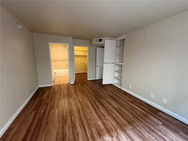5060 Kester Ave #103 — Photo 9
