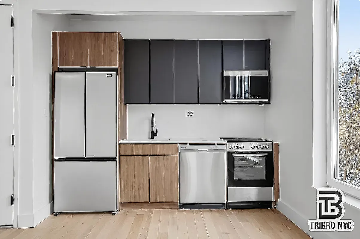 477 Lexington Avenue — Photo 2