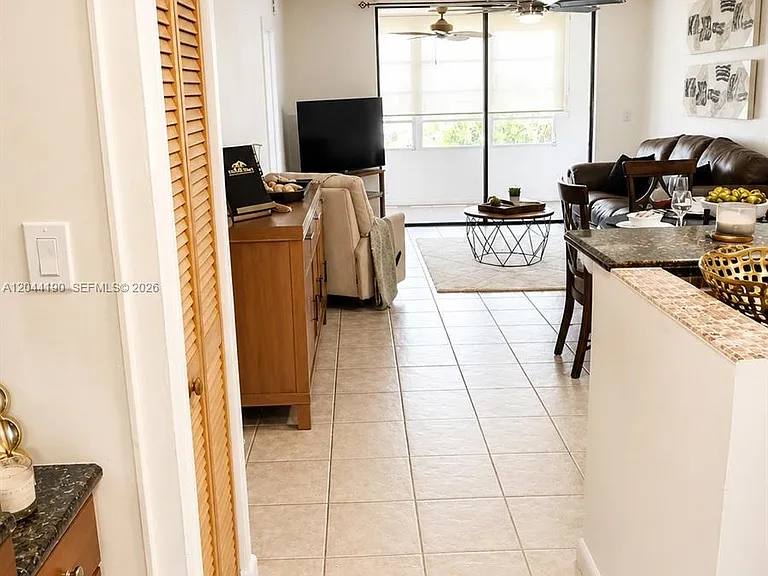 2821 Somerset Dr #312 — Photo 9