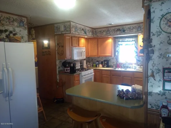 4518 Ryerson Rd, Twin Lake, MI 49457