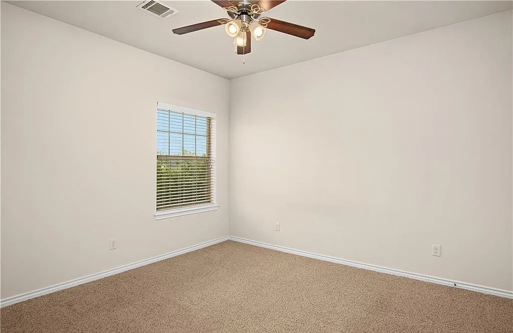 4 bed, 1848 sqft, $3,200 — Photo 4