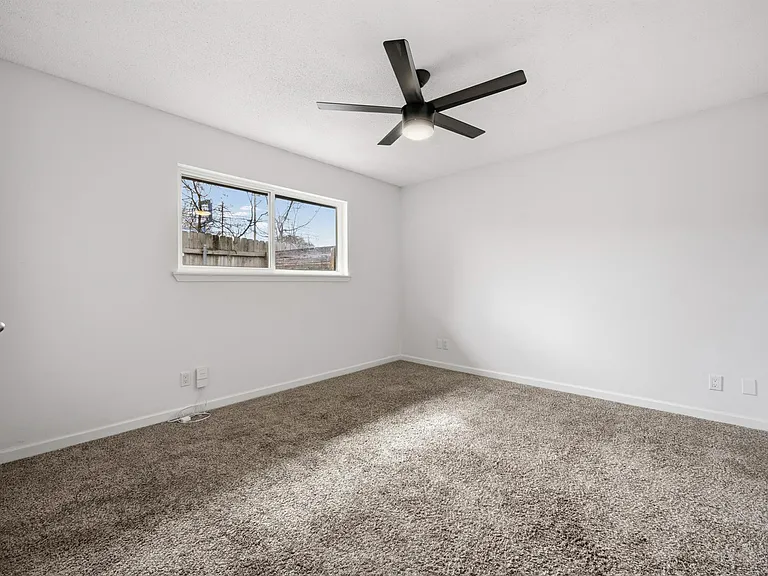 11301 Oakwood Dr #B — Photo 12