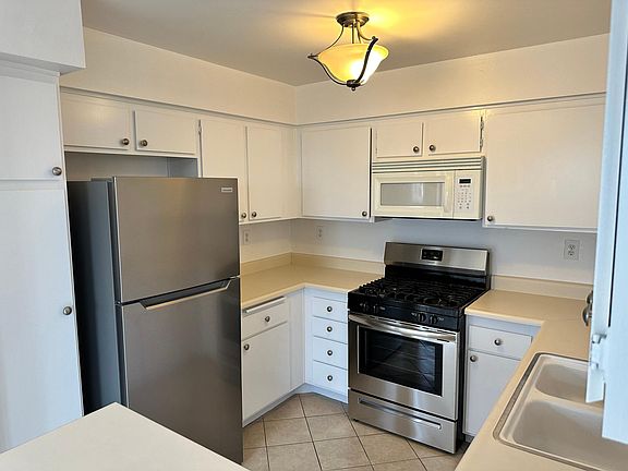 4th image of 1457 Armacost Ave APT 304