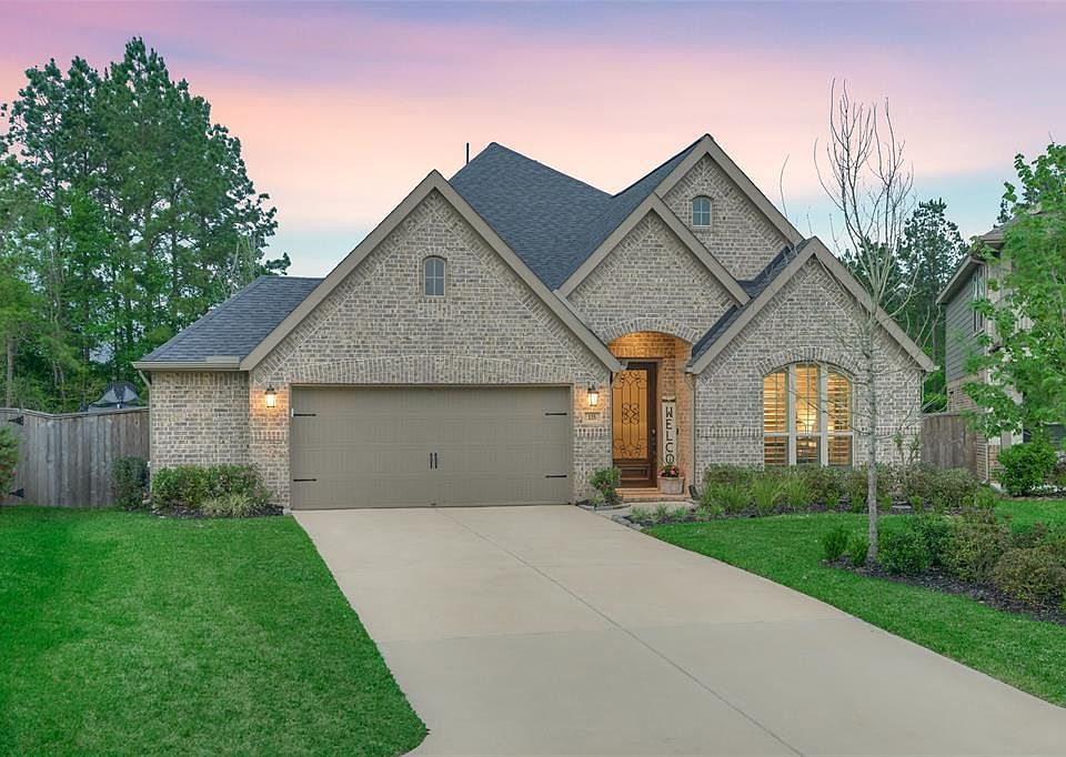 2 Car Drive Way and Garage
