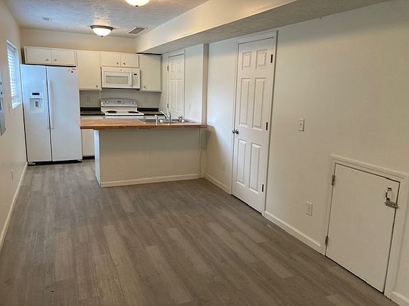 3rd image of 406 Yund St