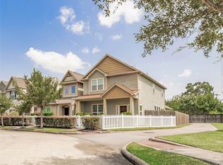 4602 Oak Laurel Ln, Houston, TX 77092