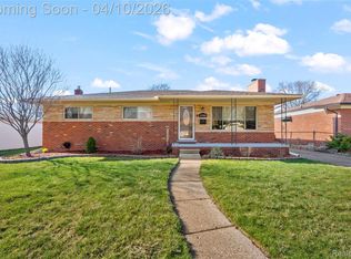 11368 Canterbury Dr, Warren, MI