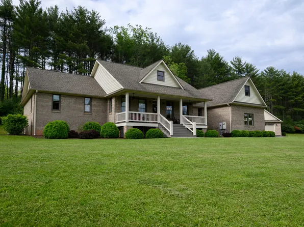 137 Honeybear Hl, Lewisburg, WV 24901