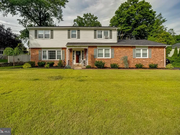 1417 Strathmann Dr, Southampton, PA 18966