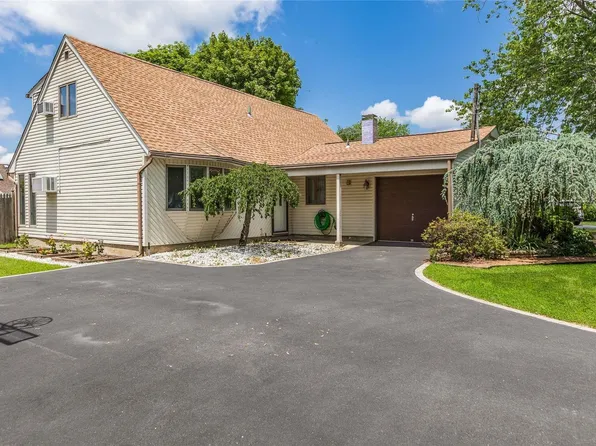 470 Raft Avenue, Holbrook, NY 11741