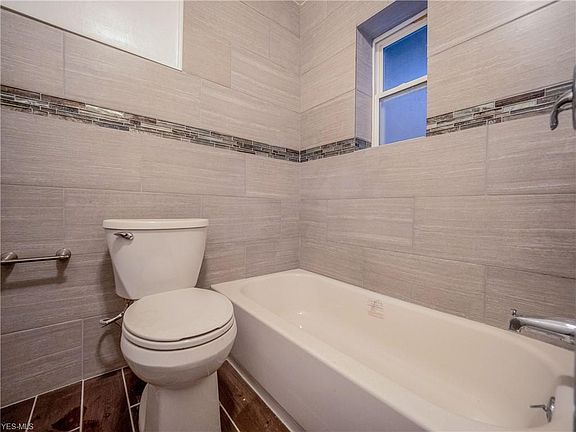 4th image of 14240 Lake Shore Blvd APT 8