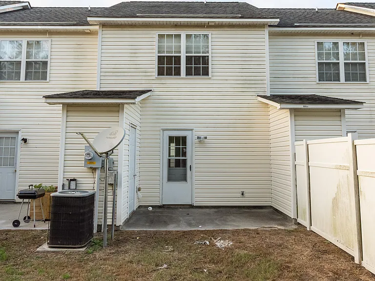 104 Streamwood Dr — Photo 26