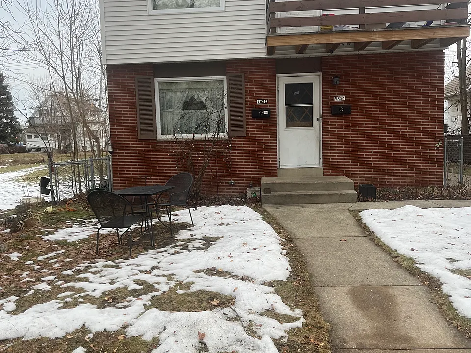 5832-5834 N 92nd St