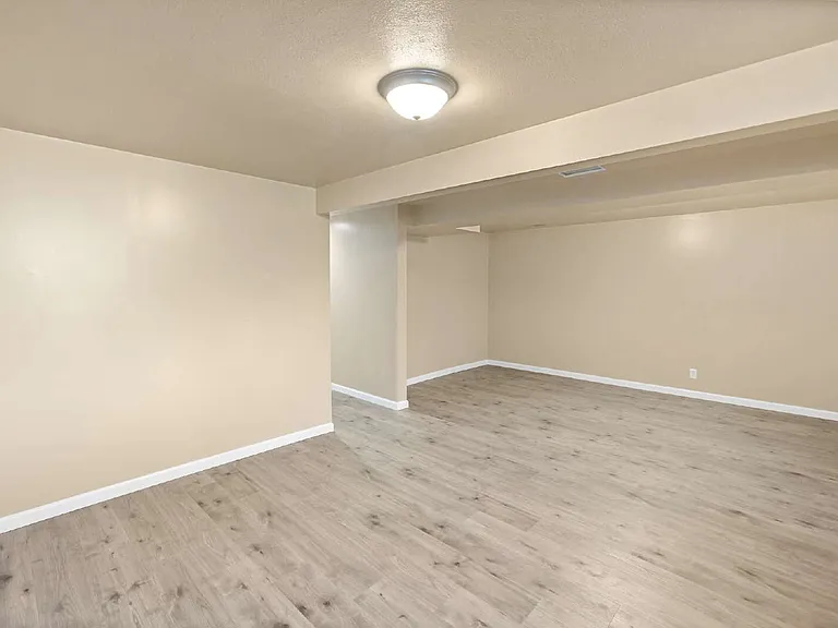 1401 Sanderson Ave — Photo 25