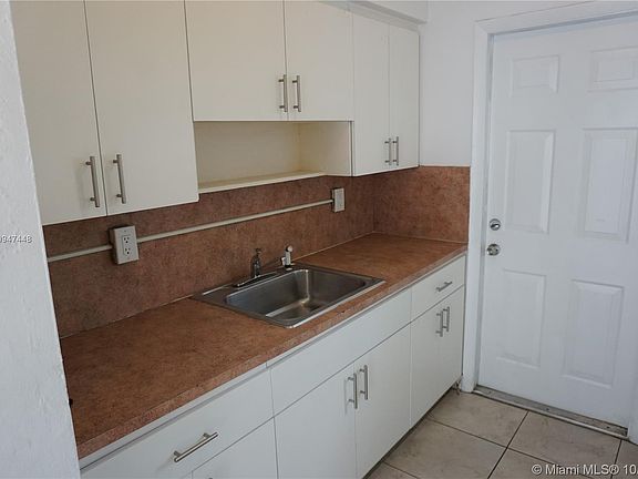 4th image of 8215 Crespi Blvd APT 2