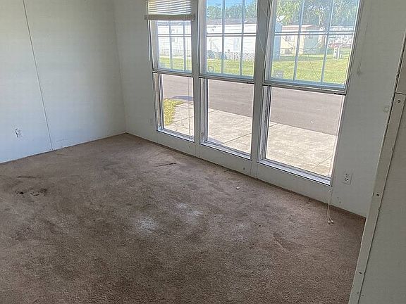 4th image of 252 Lakeside Garden Cir #148