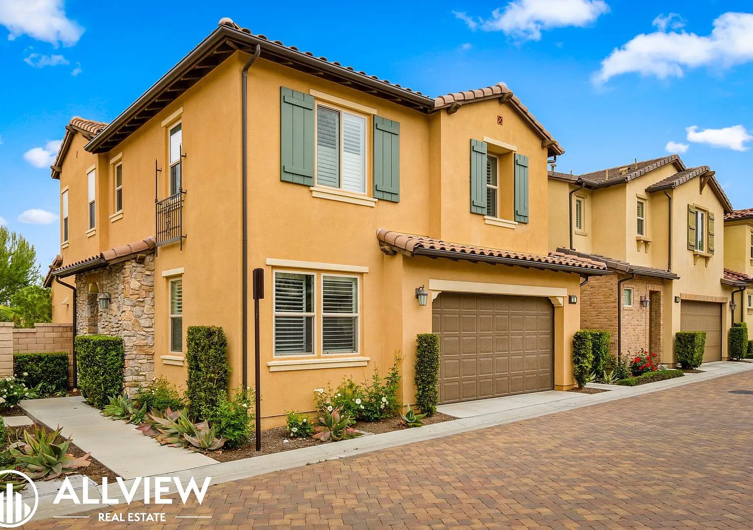 Stunning 4 bed, 3 bath home located in the highly desired Bakers Ranch community! — Photo 4