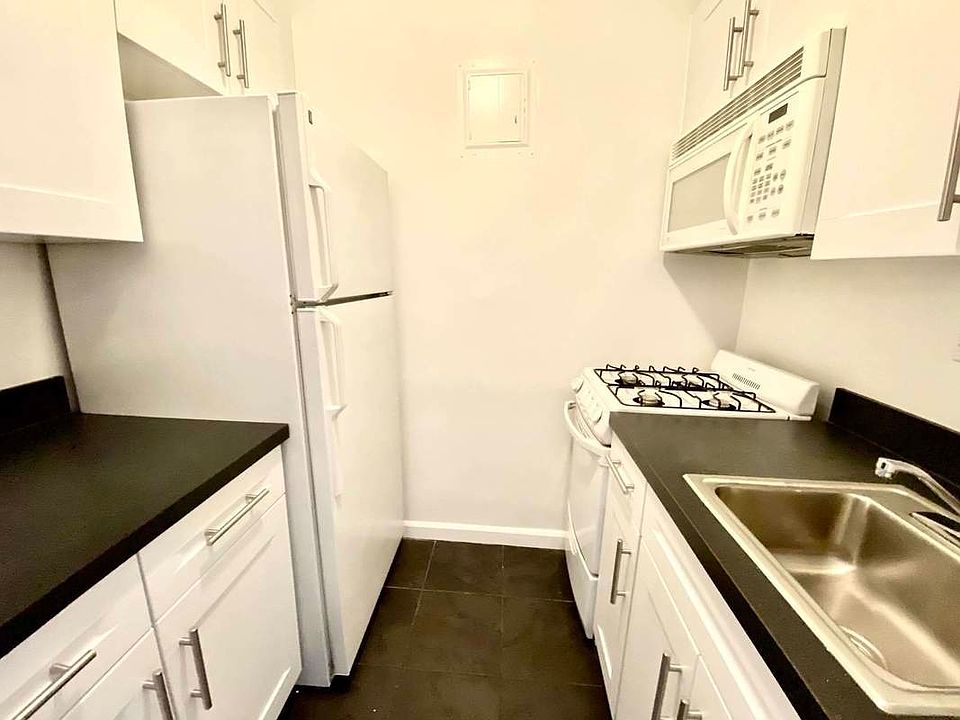 2nd image of 320 E 58th St APT 10A