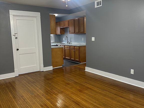 4th image of 1801 Roanoke Ave #10