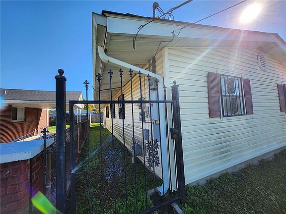 4th image of 5611 Congress Dr