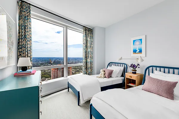 Rented by Extell Marketing Group LLC | media 33