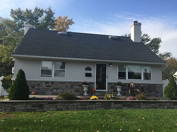 2nd image of 818 Lawrence St