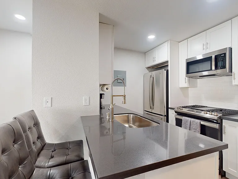 Charter Oaks Apartments — Photo 35