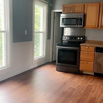 3rd image of 434 S Maple St