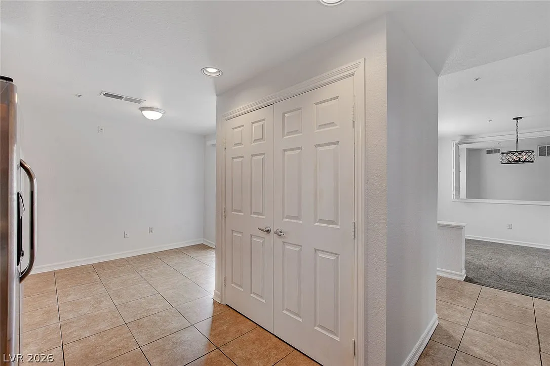 2 bed, 2.0 bath, 1948 sqft, $2,600 — Photo 1