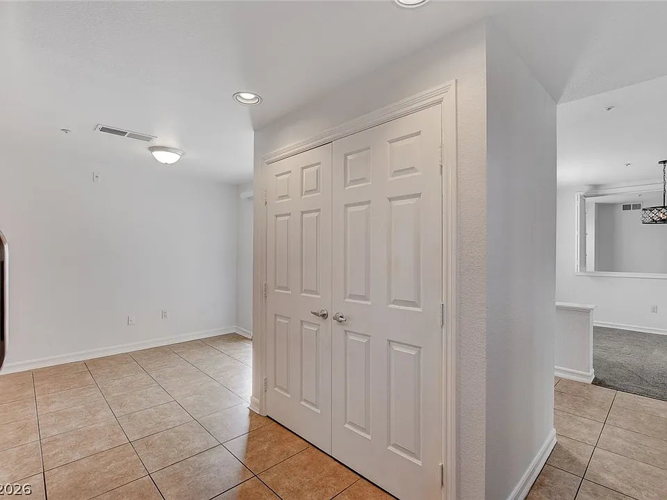 230 E Flamingo Rd #404