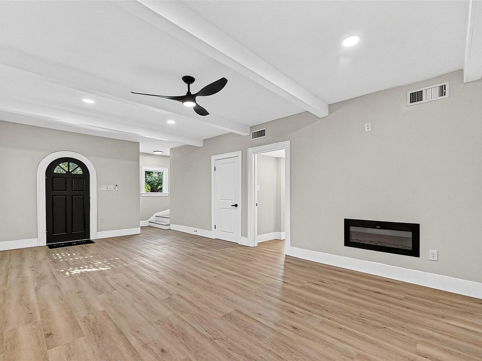 4 bed, 3.5 bath, 3254 sqft, $5,790 — Photo 3