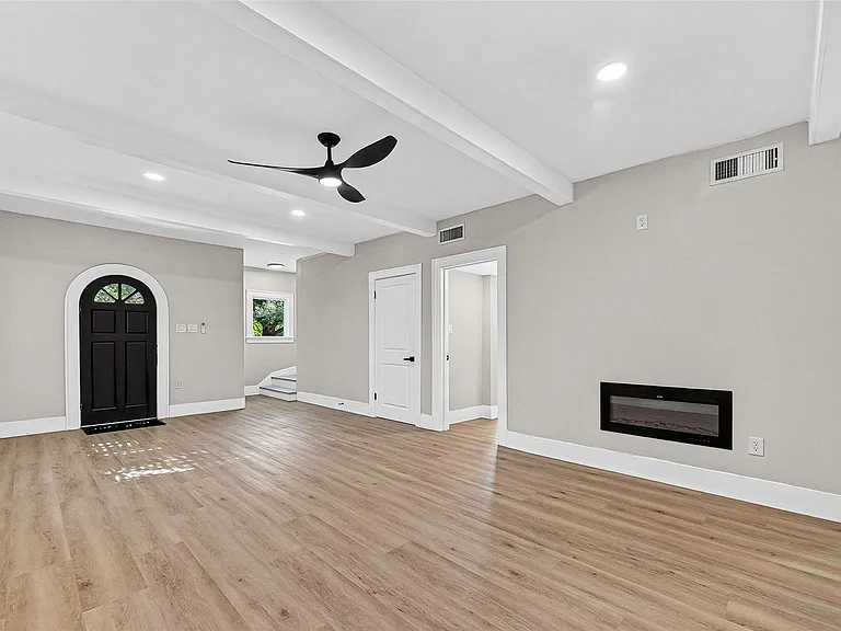 1821 Harold St — Photo 3