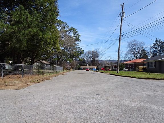 4th image of 1900 Canterbury Cir NW