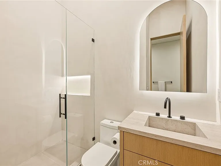 22924 Erwin St — Photo 41